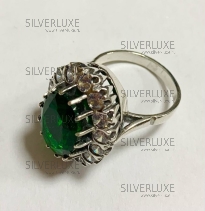 Кольцо серебряное с зеленым камнем 