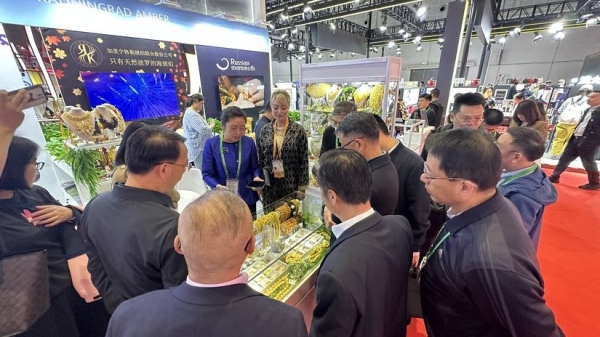 Янтарный комбинат Ростеха представил возможности несырьевого экспорта на выставке в Китае